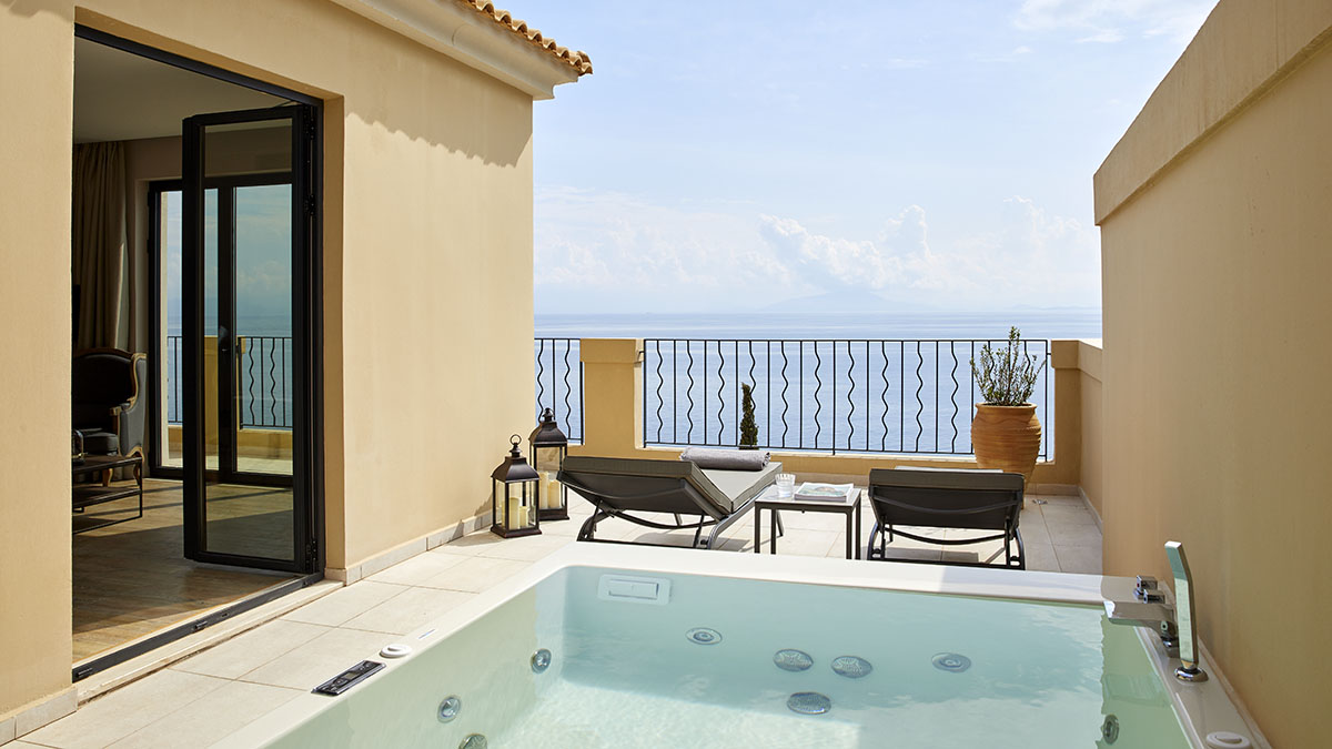 Grand Terrace Deluxe Suite Whirlpool